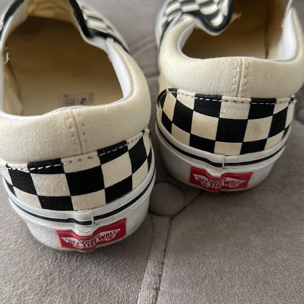 Vans - Picture 2 of 4
